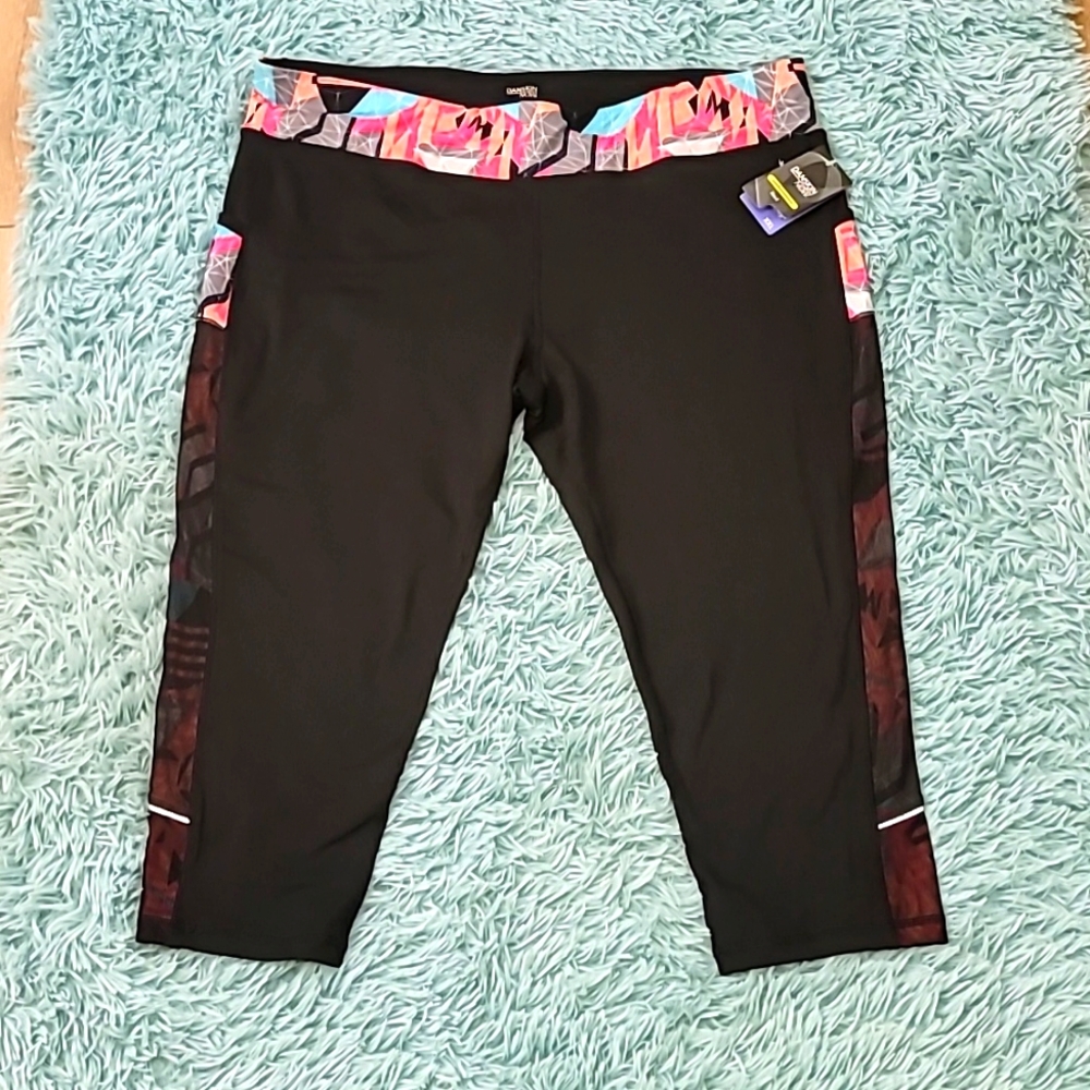 Women's fitted capri yoga pants, size 20 (XXL)